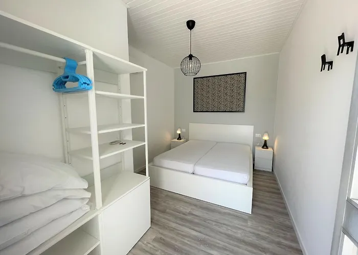 Bright Duplex Near Διαμέρισμα